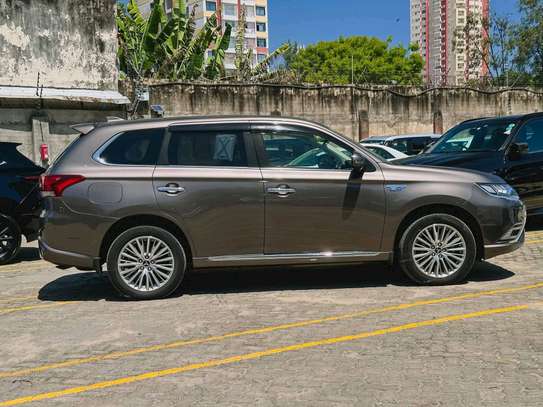 Mitsubishi outlander image 8