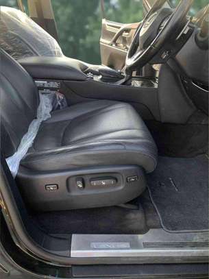 Toyota voxy 2018 on offer selling in Mombasa image 8