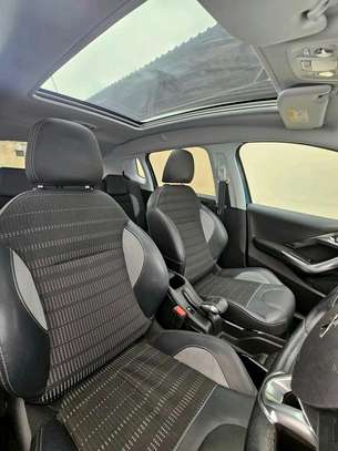 Peugeot 2008 2018 green image 5