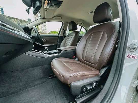 BMW 320i 2019 IM sport image 8
