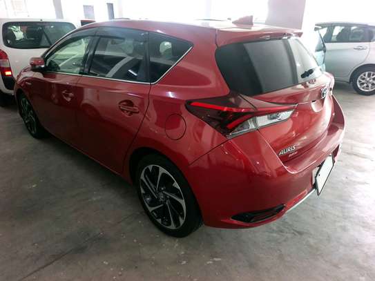 Toyota Auris hybrid image 6