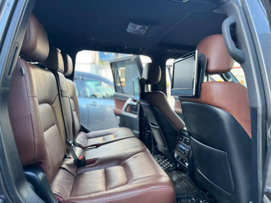 Toyota Landcruiser ZX image 3
