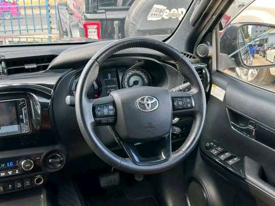 Toyota Hilux Double cabin Revo 2019 image 4