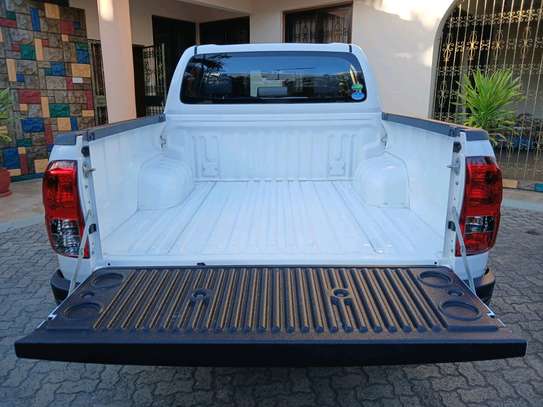 Toyota hilux double cub for sale in Kenya image 4