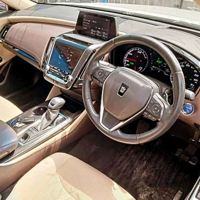 Toyota Crown hybrid sunroof 2019 2000cc image 6