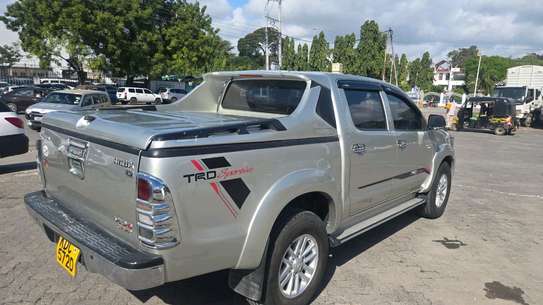 TOYOTA HILUX DOUBLE CABIN 2015MODEL DIESEL image 2