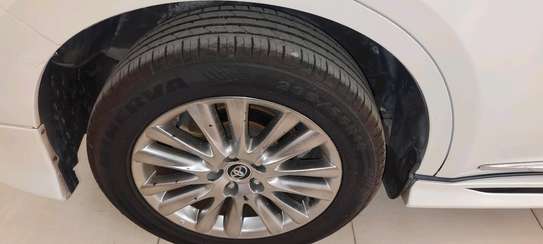 Toyota Harrier premium white 2017 2wd Sunroof image 10