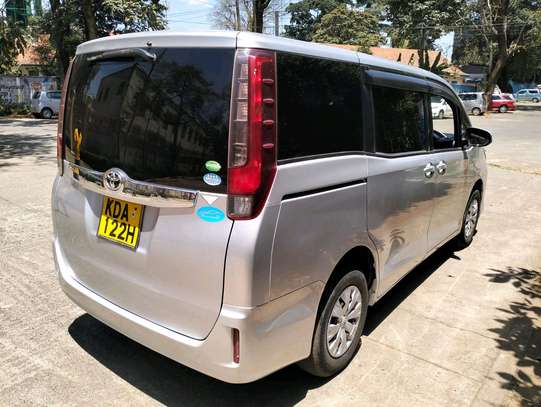 TOYOTA NOAH NEW SHAPE 2014 MODEL image 4