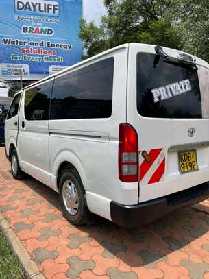 Toyota hiace 7l image 2