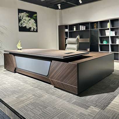 Executive Desks : 2400mm L-Shaped Office Desk image 2