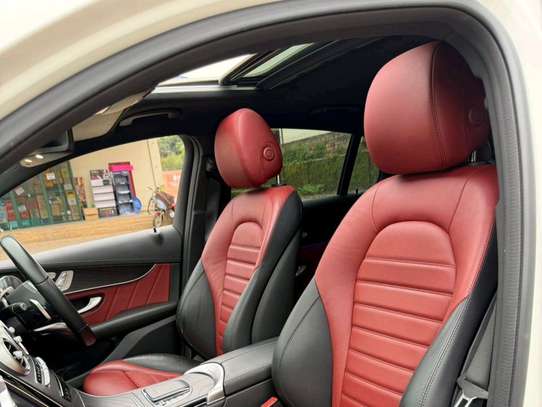 2019 Mercedes Benz GLC220d image 6