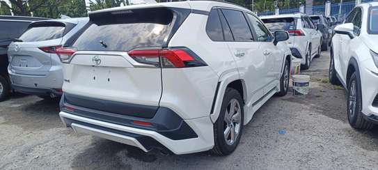Toyota Rav4 White 2019 2WD image 11