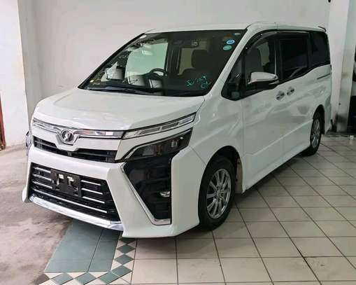 Toyota voxy image 8