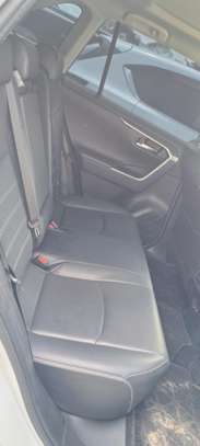 Toyota Rav4 White 2019 2WD image 9