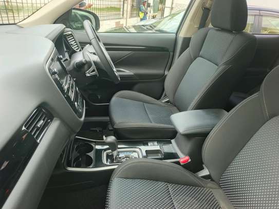 Mitsubishi Outlander image 6