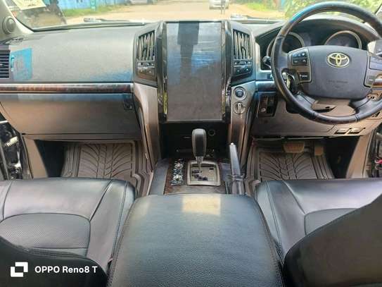 LAND CRUISER V8 VX PETROL image 9