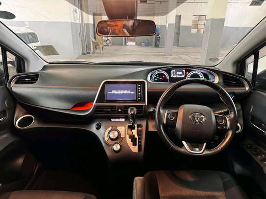 Toyota Sienta hybrid 7seater 2019 image 4