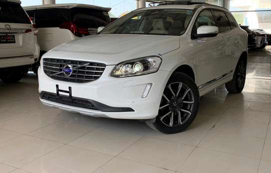 VOLVO XC60 T5 4WD  Sunroof  2017model image 4