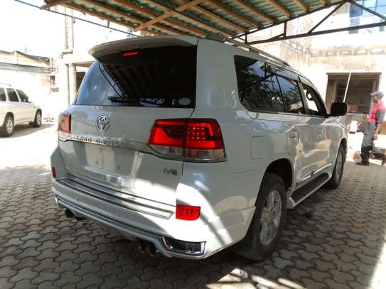 Toyota LC 200 2008 body upgrade to 2020 version image 4