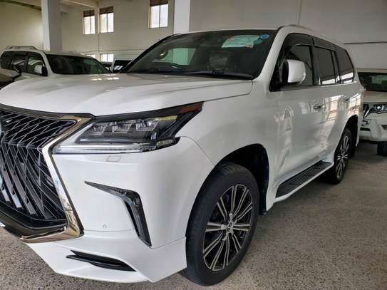 Lexus lX 570 image 4
