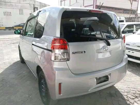 Toyota Spade image 6