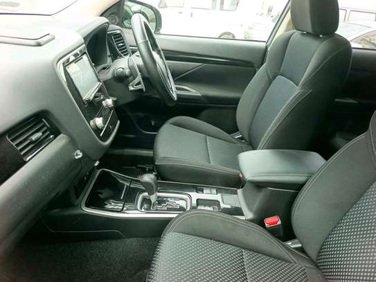 Mitsubishi Outlander 7seater image 3