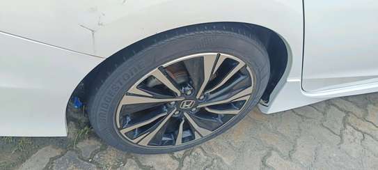 Honda Accord hybrid white 2018 image 7