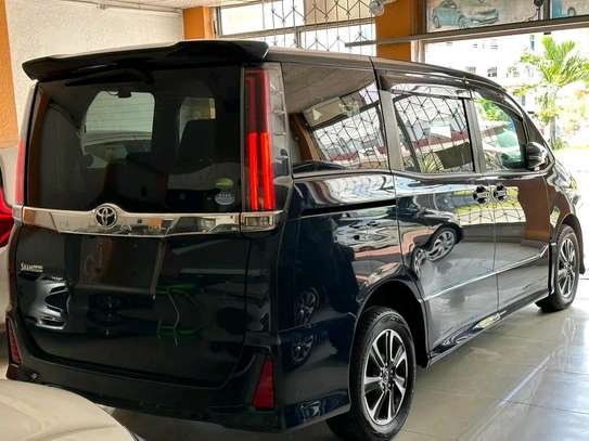 Toyota Noah  wxb image 7
