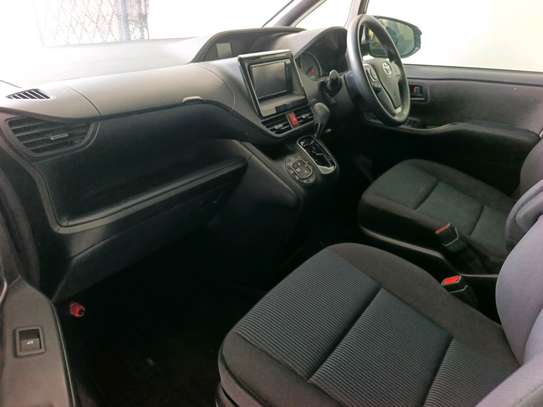 Toyota Noah 8$eater image 7