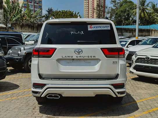 Toyota land cruiser Zx Sunroof 2022 image 13