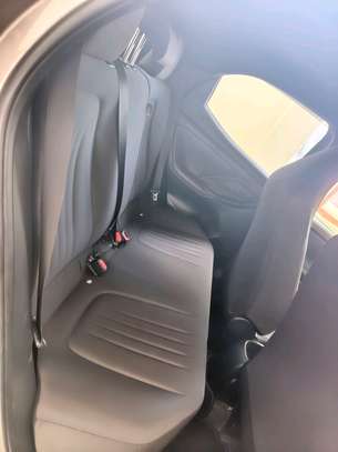 TOYOTA YARIS image 5