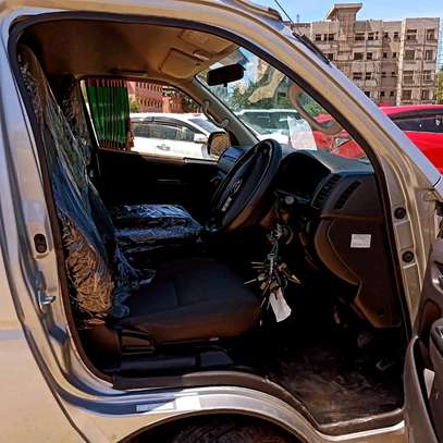 Toyota Hiace 9l diesel Manual silver 2018 image 6