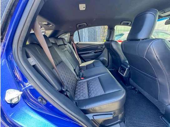 Toyota harrier premium package image 5