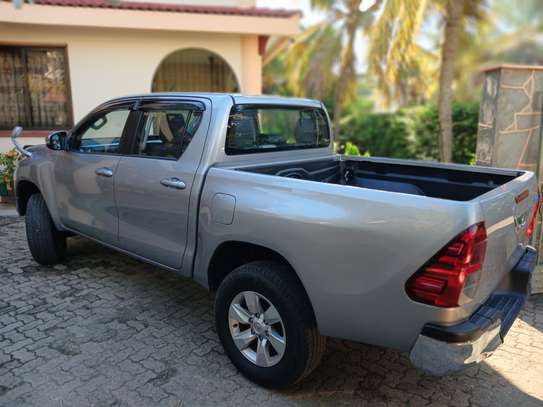 2019 Toyota Hilux double cab Offer image 3