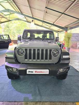 Jeep wrangler Rubicon Gray 2023 model image 4