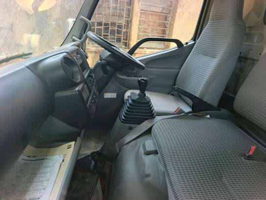 Toyota Dyna freezer body image 5