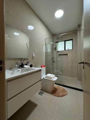 5 Bed Apartment with En Suite in Kilimani image 2