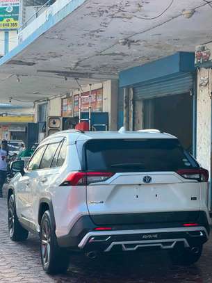 Toyota Rav4 hybrid image 8