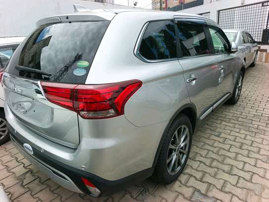 Mitsubishi Outlander 7seater image 8