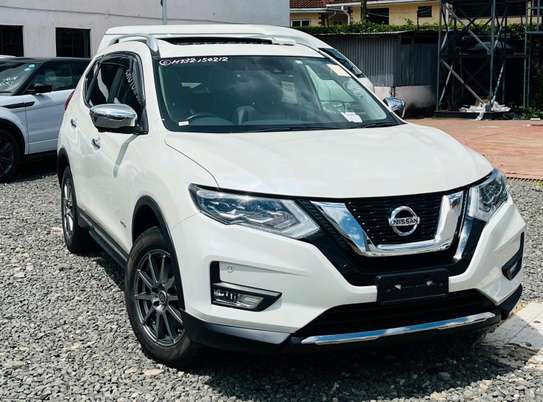 Nissan X Trail hybrid white color 2000cc petrol 2018 model. image 7