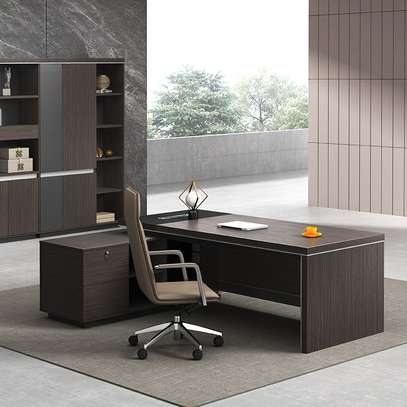 Executive Desks : 1800mm L-Shaped Office Table image 3