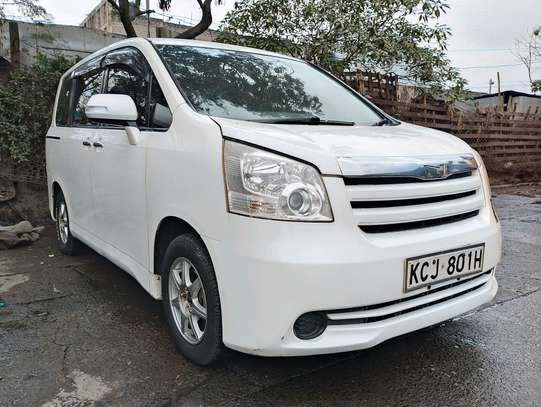 TOYOTA NOAH SECOND EDITION 2010 MODEL image 5