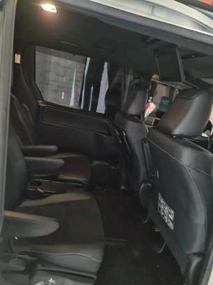 Toyota Noah WXB 2018 4wd optional image 9