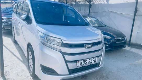 Toyota noah 2017  8 seater normal image 5