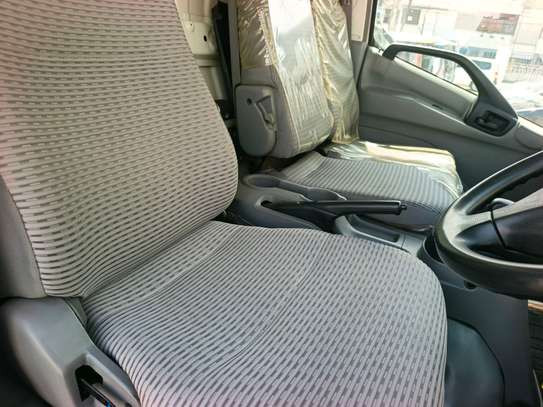 Hino Dutro freezer image 2