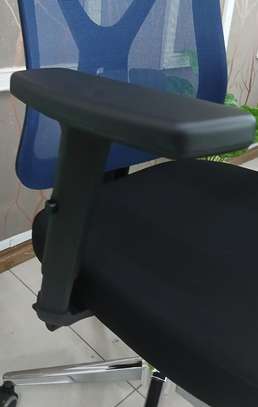 Office Chair; Subtle Puffy Detailing Office Chair image 5