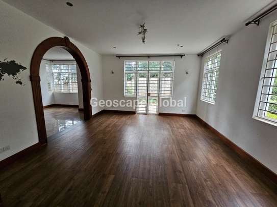 5 Bed House with En Suite in Rosslyn image 12