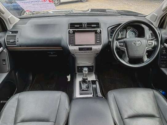 Toyota land cruiser KAKADU Grey 2019 image 3