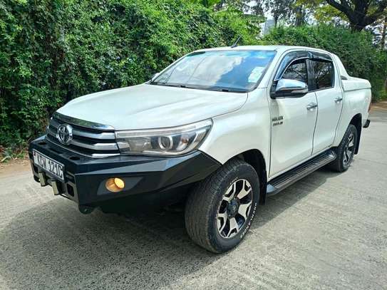TOYOTA HILUX DOUBLE CAB AUTOMATIC REVO 2016 MODEL image 9