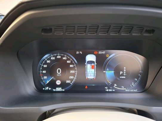 VOLVO XC90 T8 2019MODEL SUNROOF PETROL image 10